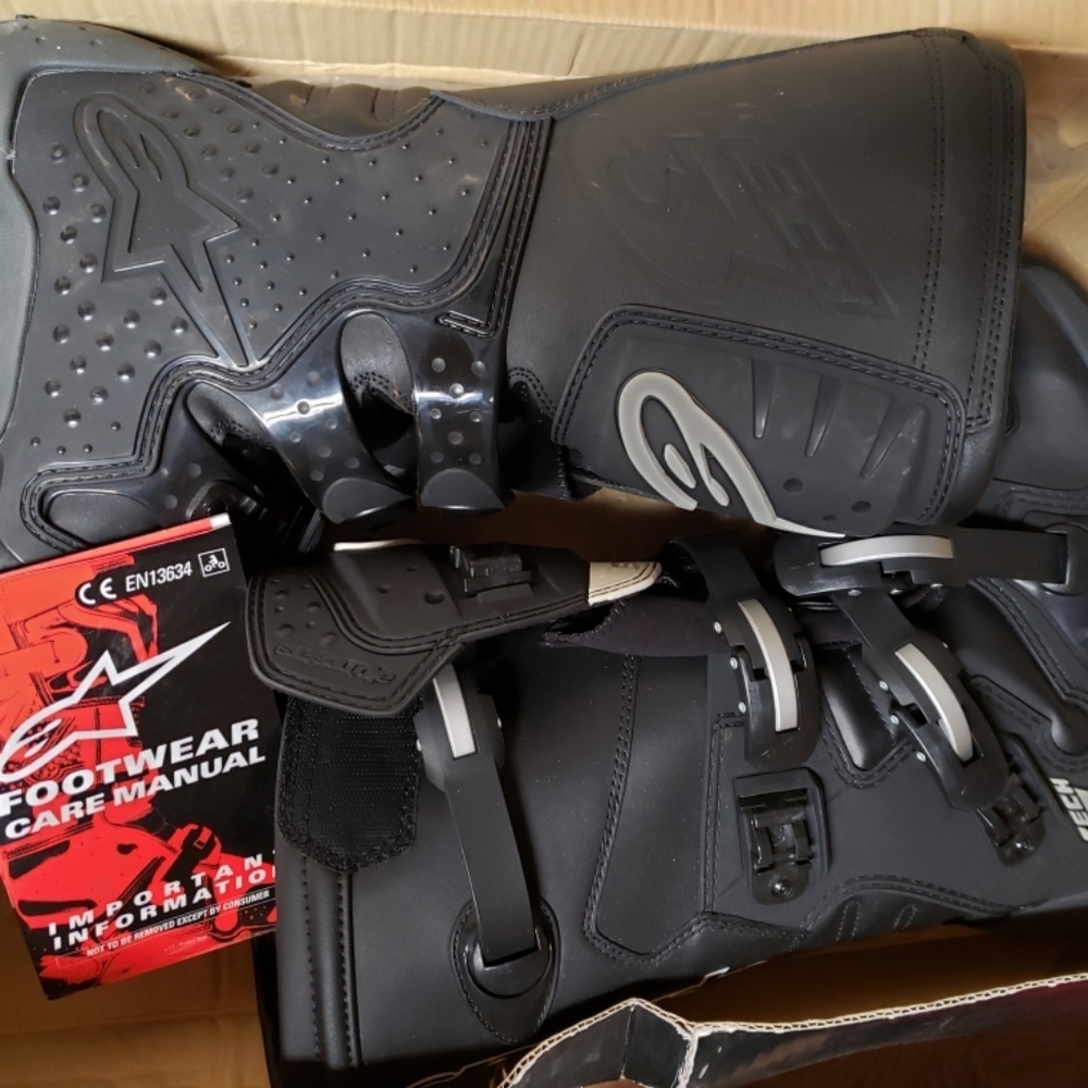 Dirt bike boots